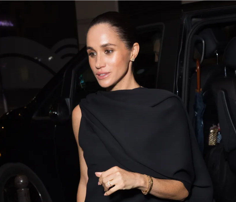 Meghan Markle впервые на Paris Fashion Week — в костюмах Balenciaga